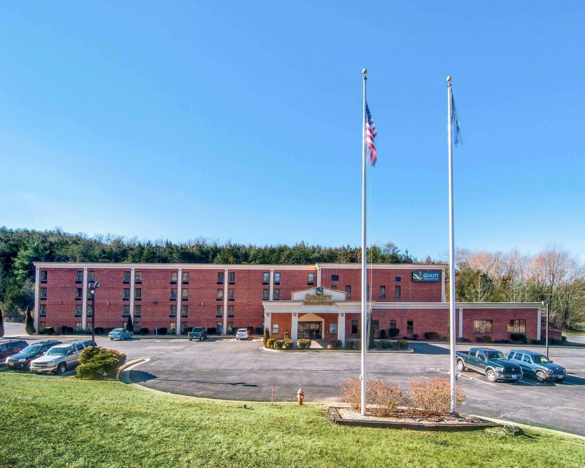 Quality Inn & Suites Lexington Near I-64 And I-81 Timber Ridge Exterior foto